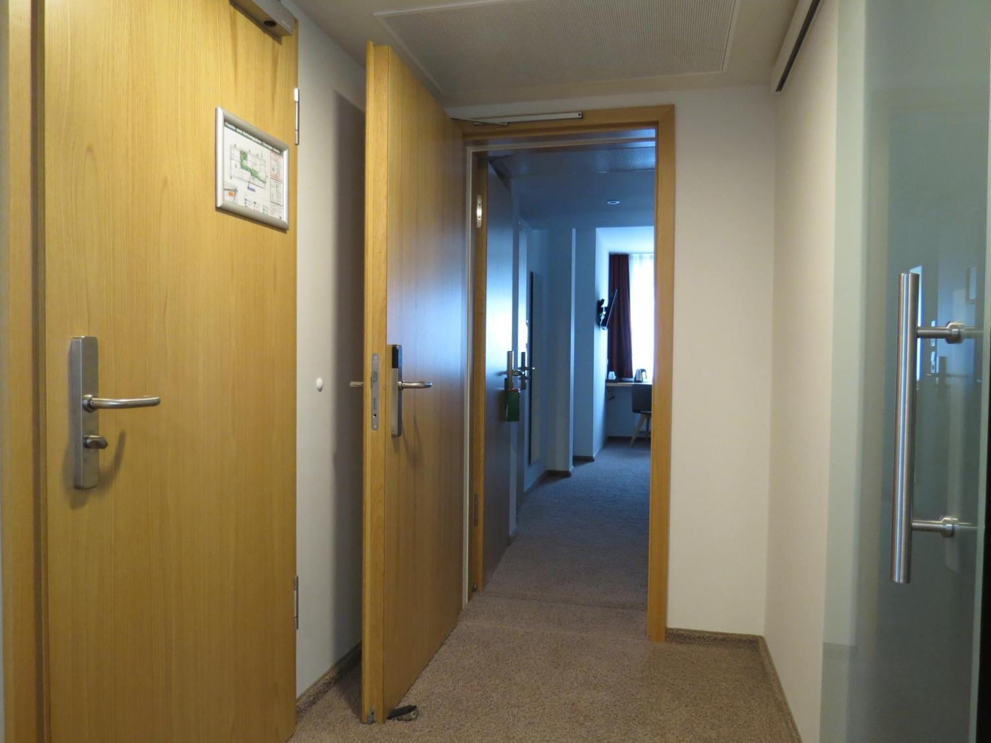 Hotel Neuthor Ulm Room photo